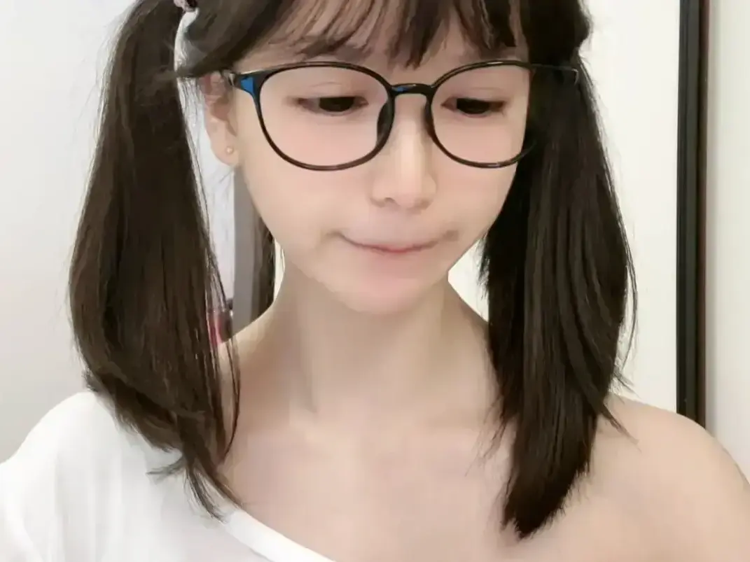 《萌小栖》天才交易员咯咯哒vlog原视频无删减全集免费畅播-完整版极速获取-纯净观影沉浸感拉满-高清资源值得二刷细品咯咯哒的一天