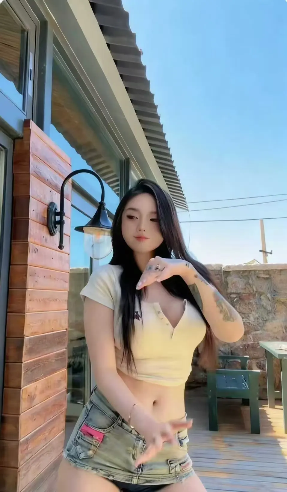 免费狂欢季-《Meena 成美男》高清全集在线看-中文版无删减资源全面开放-网盘备份无广告-一次看遍Meena 成美男