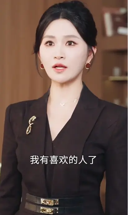 《高手回归，给美女总裁当弟弟》短剧1080P高清全集在线观看-高手回归给美女总裁当弟弟无广告免费播放-多端同步畅看全集完整版资源