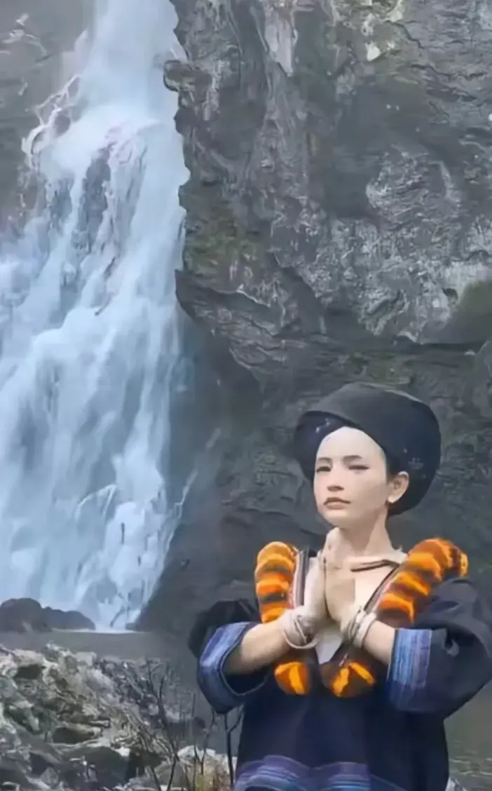 高山流水遇瀑布原视频无删减在线看-苗族少女瀑布静心视频是什么梗-高清1080P画质免费播放《高山流水遇瀑布》-迅雷夸克下载