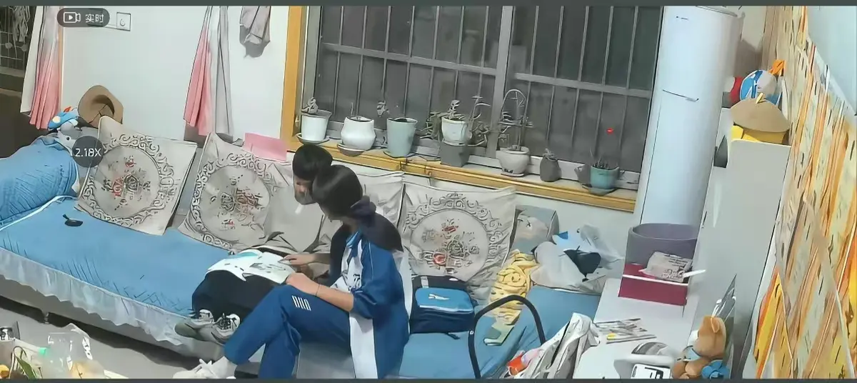 《来自姐姐的爱》无删减完整版在线播放-姐姐管教弟弟真实瞬间合集-高清正片免费观看-来自姐姐的爱全集影院
